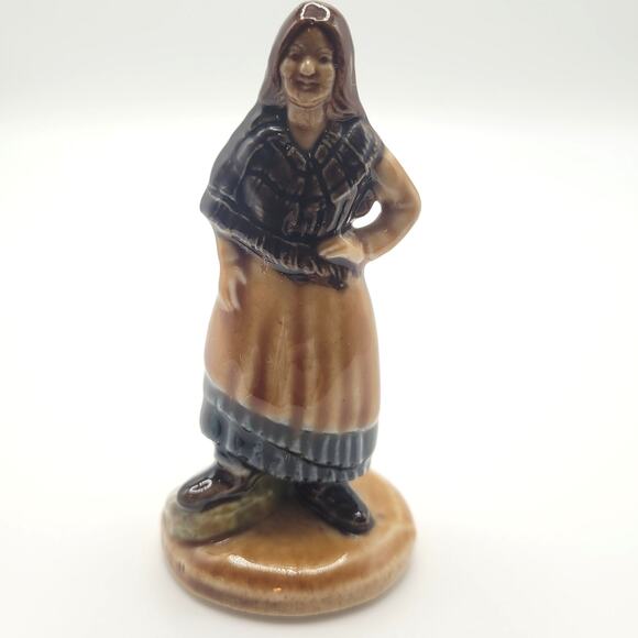 Vintage Wade Eileen Oge Irish Song Figurine 1970s Ceramic Collectible Irish Folk - Picture 1 of 6